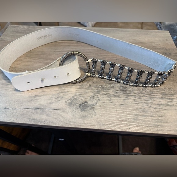 ANTONIAZZI FIRENZE ITALY White Leather Loop Ring Belt Silver Links Chic Stylish